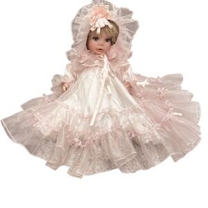 Rustie Vintage Porcelain‎ Doll Limited Edition #0573/2000 
22" needs Restoration